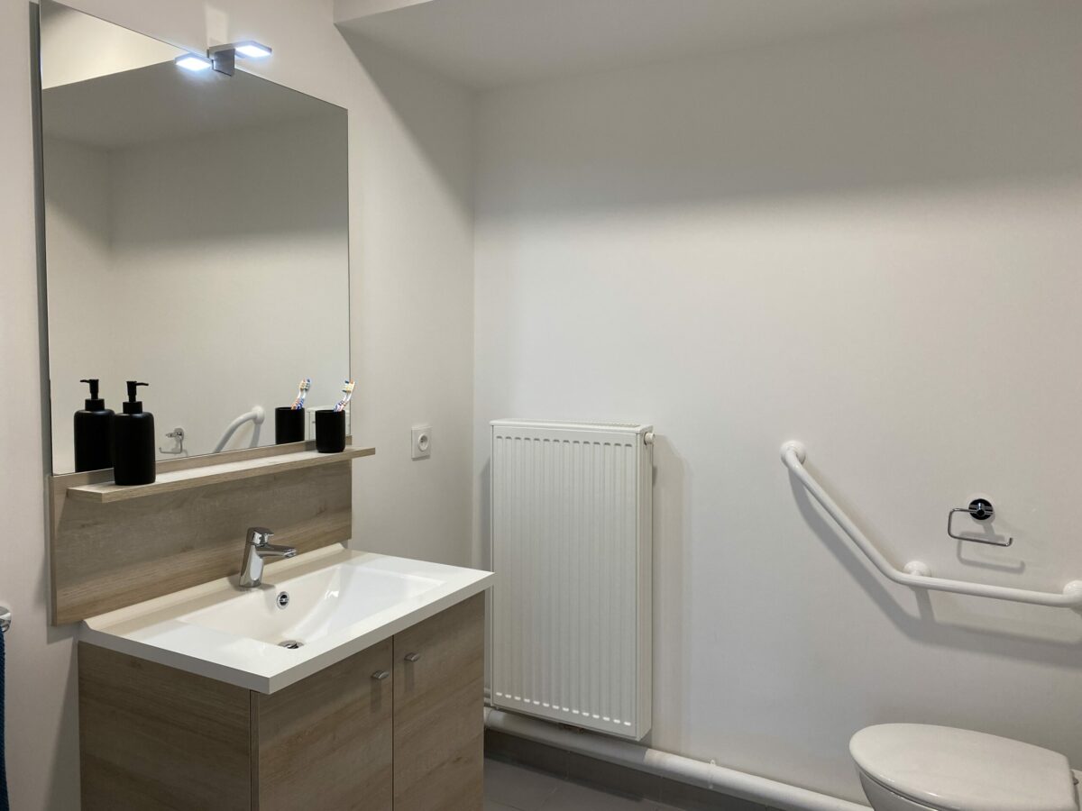 Salle de bain résidence étudiante Nicolas Copernic à Champs-sur-Marne - ARPEJ