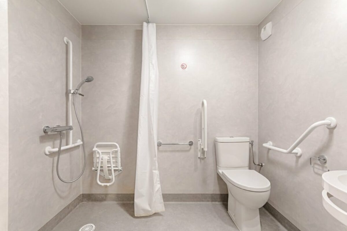 Salle de bain résidence étudiante Paul Delouvrier à Cergy - ARPEJ