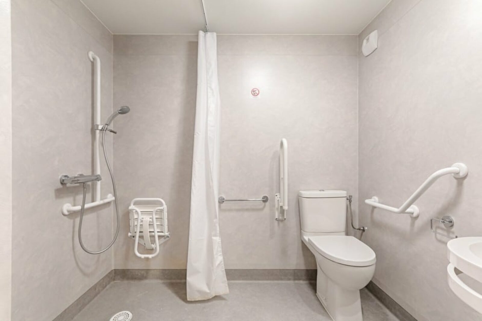Salle de bain résidence étudiante Paul Delouvrier à Cergy - ARPEJ