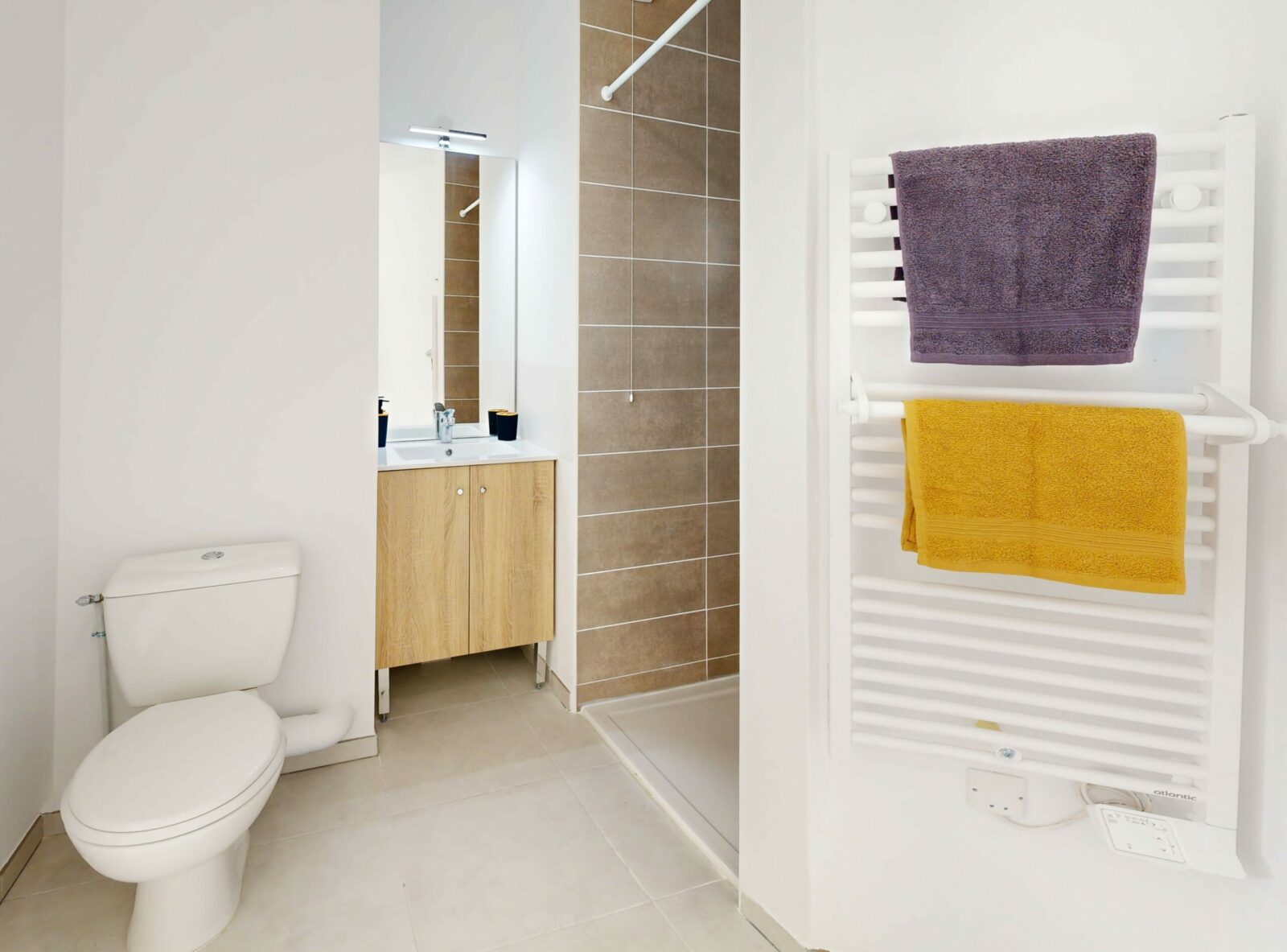 salle de bain résidence étudiante Canissat à Marseille - ARPEJ