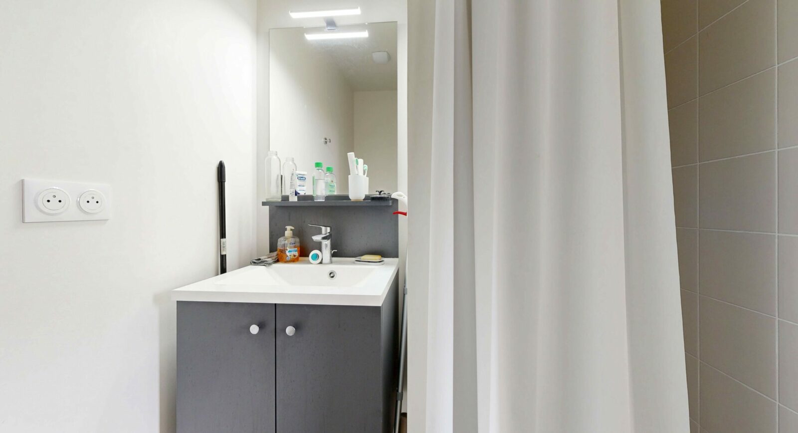 salle d'eau résidence étudiante Danielle Casanova à Paris 18ème - ARPEJ