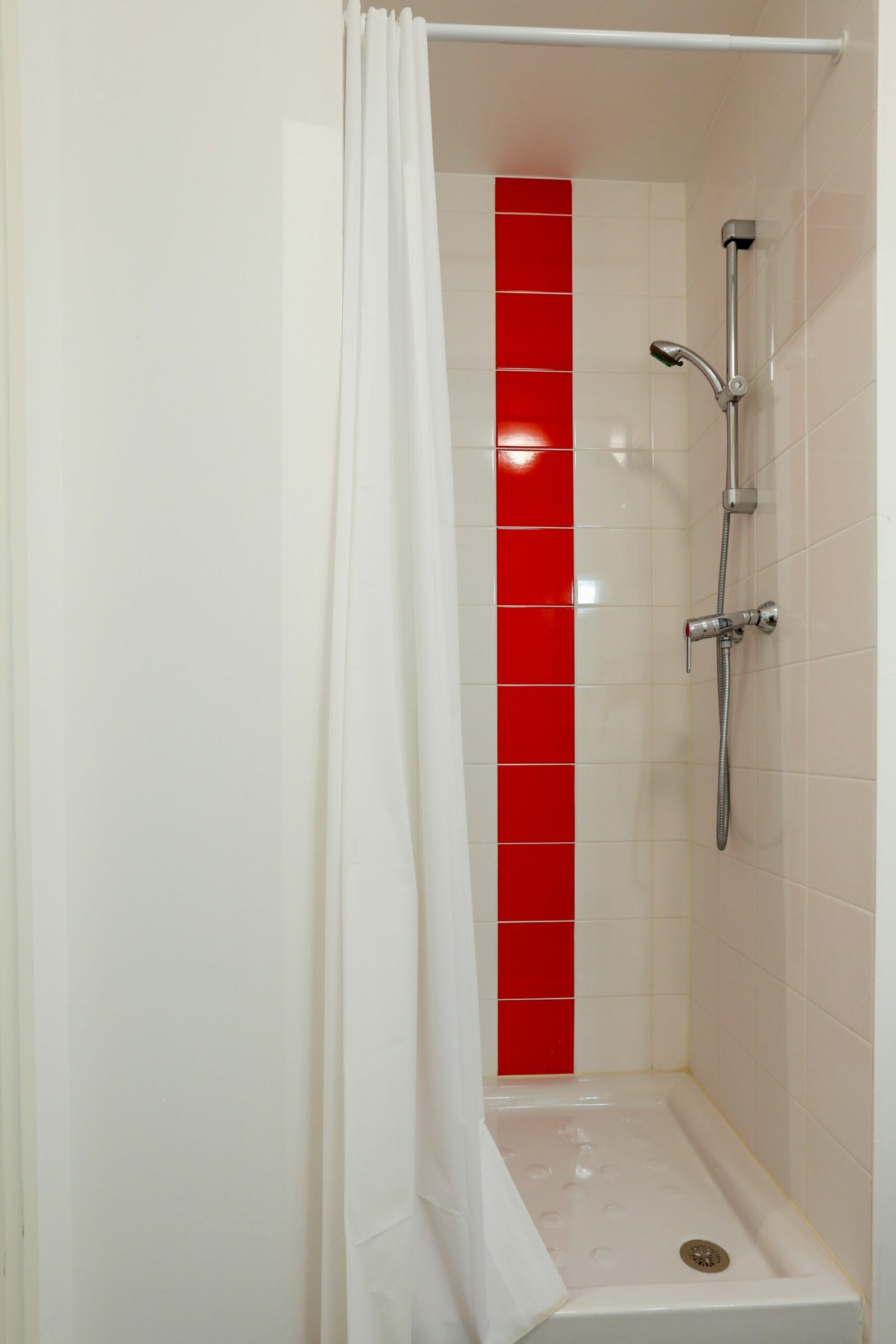 salle de bain résidence étudiante Edgar Faure à Palaiseau - ARPEJ