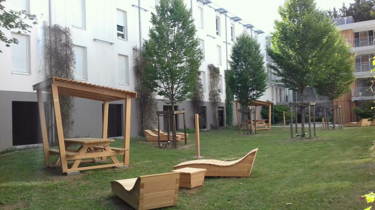 jardin résidence étudiante Infanti à Oullins - ARPEJ