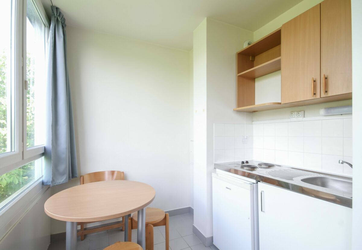 kitchenette résidence jeunes actifs et étudiants Saint-Exupéry à Evry-Courcouronnes - ARPEJ