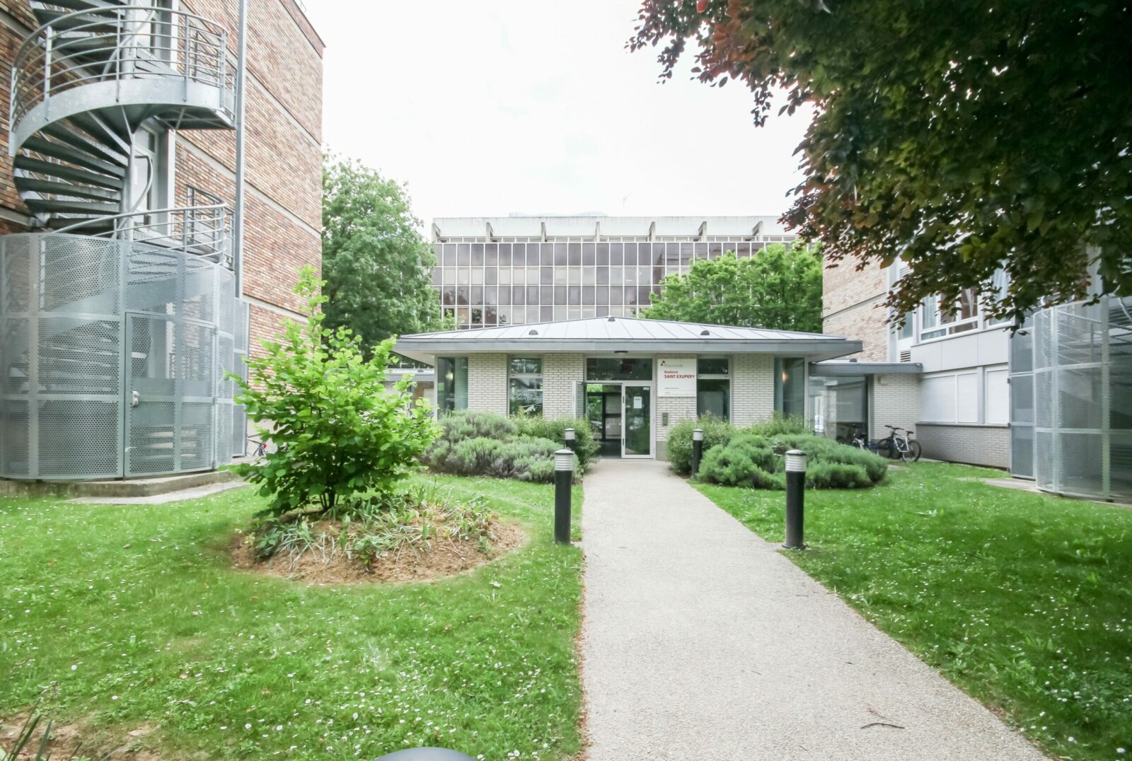 extérieur résidence jeunes actifs et étudiants Saint-Exupéry à Evry-Courcouronnes - ARPEJ